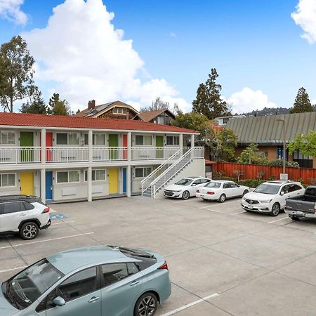 Signature Inn ברקלי מראה חיצוני תמונה