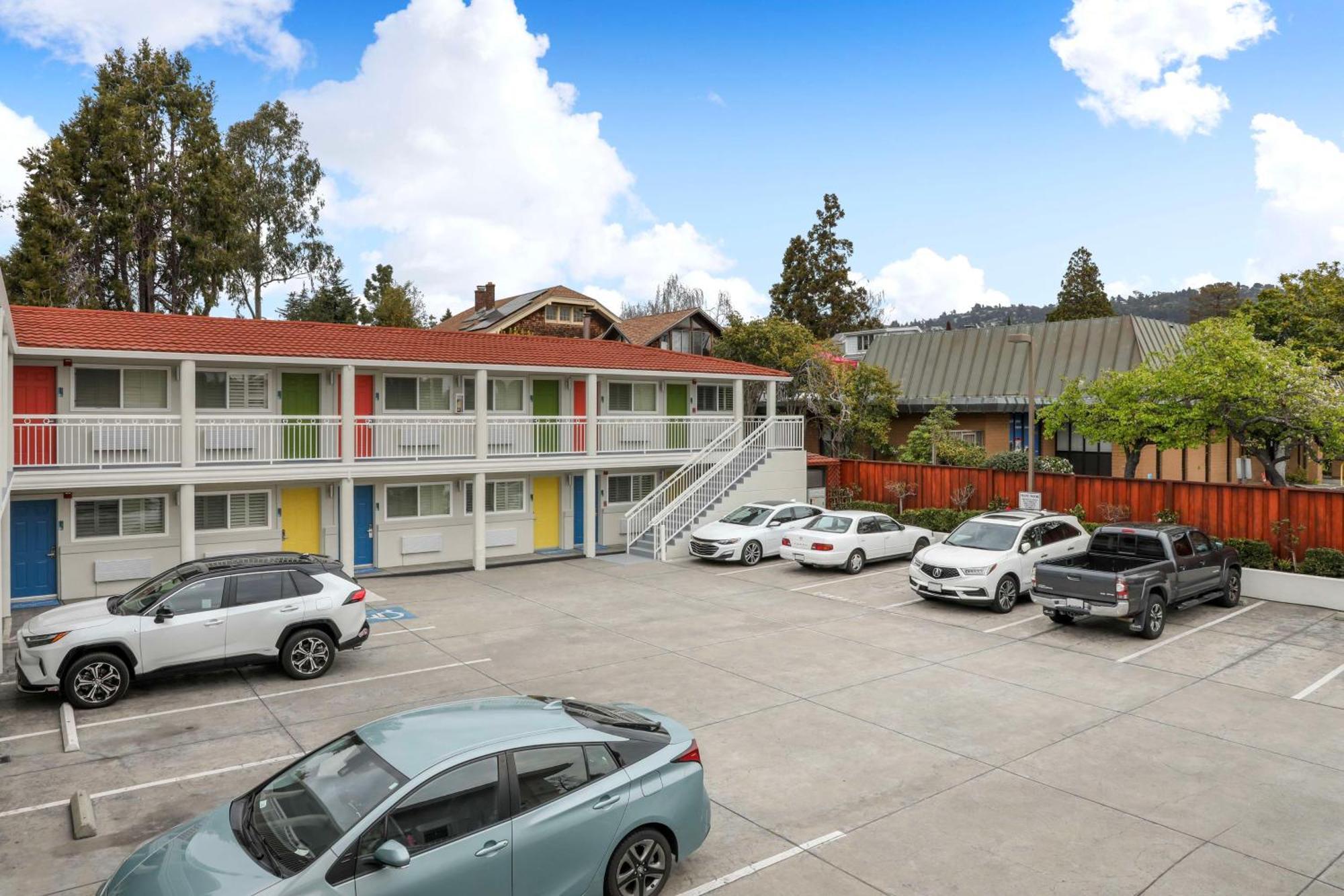 Signature Inn ברקלי מראה חיצוני תמונה