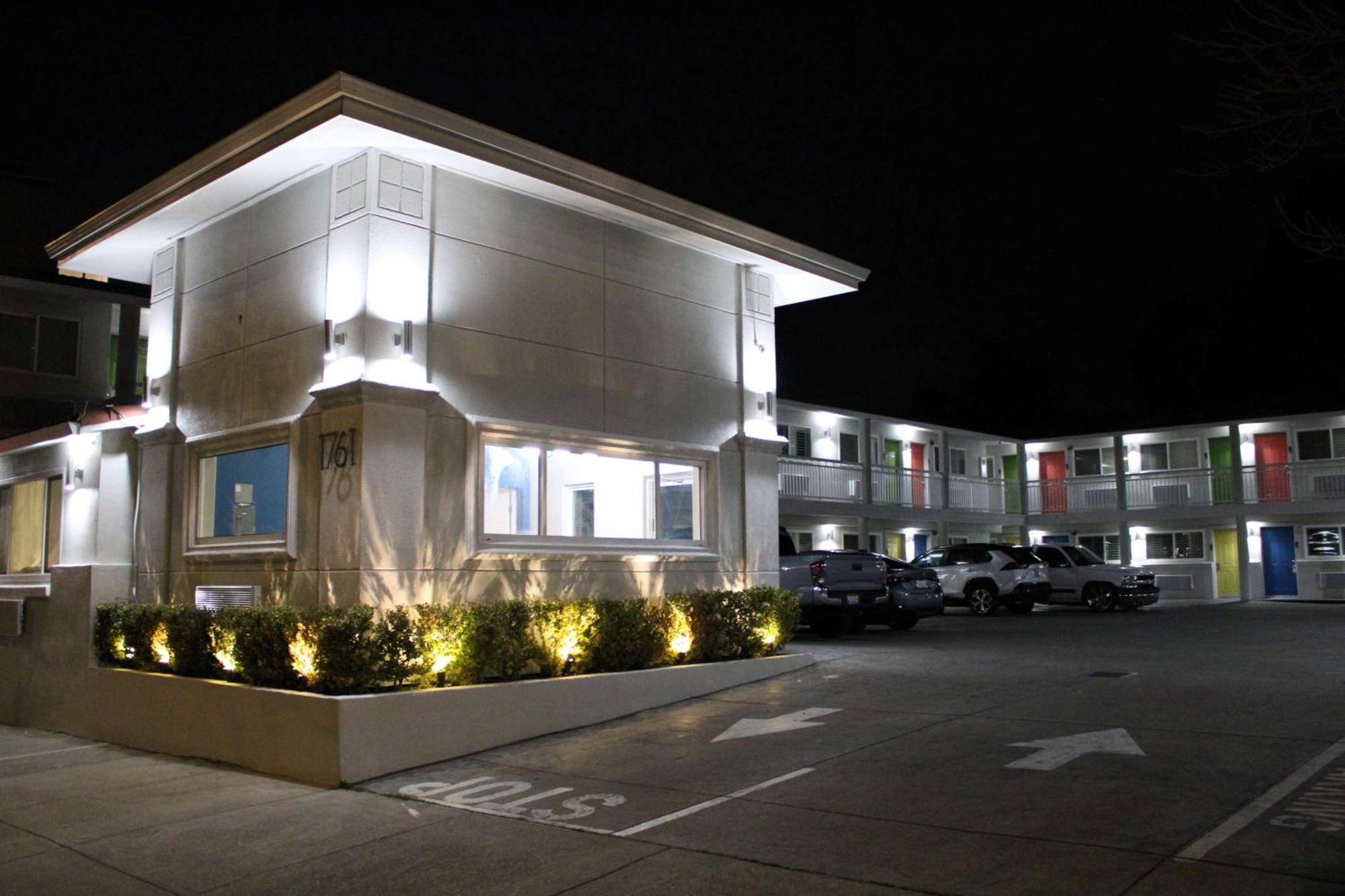 Signature Inn ברקלי מראה חיצוני תמונה